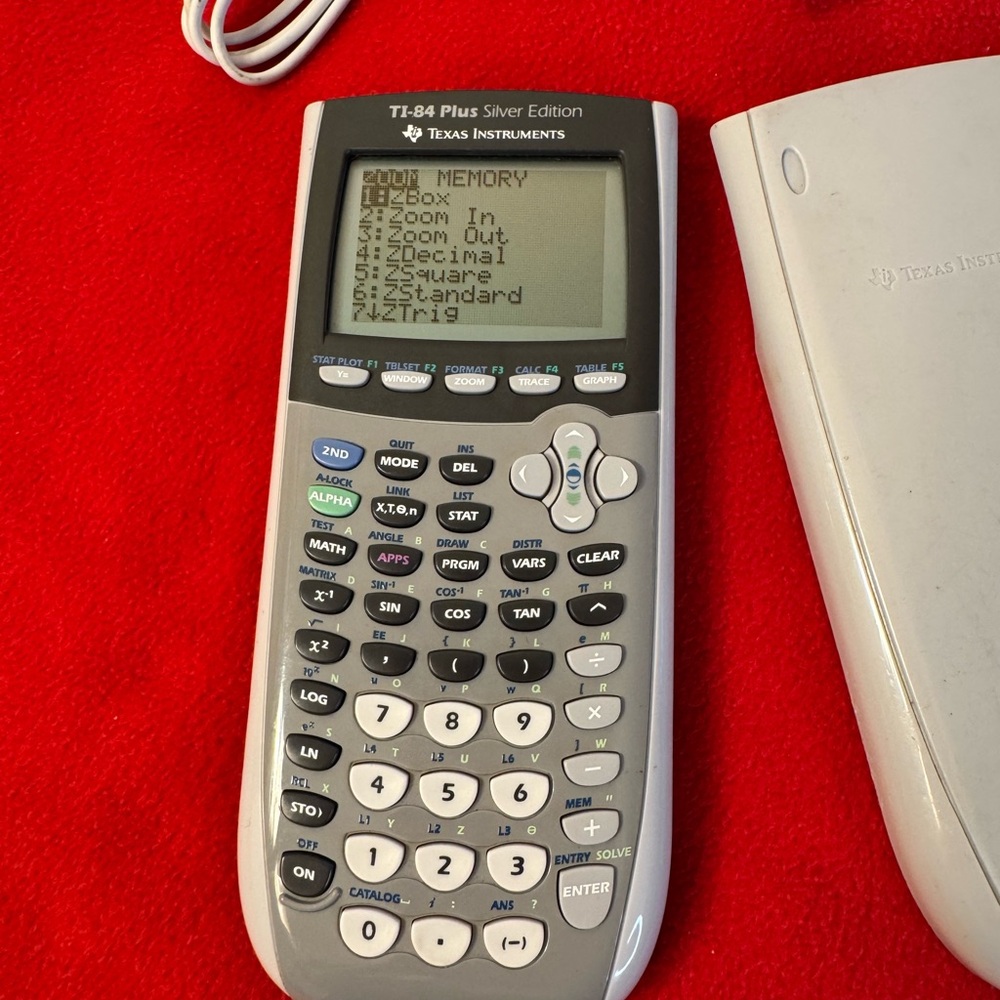 Texas Instruments TI-84 Plus Silver Edition Graphing Calculator /Tested - Picture 4 of 8
